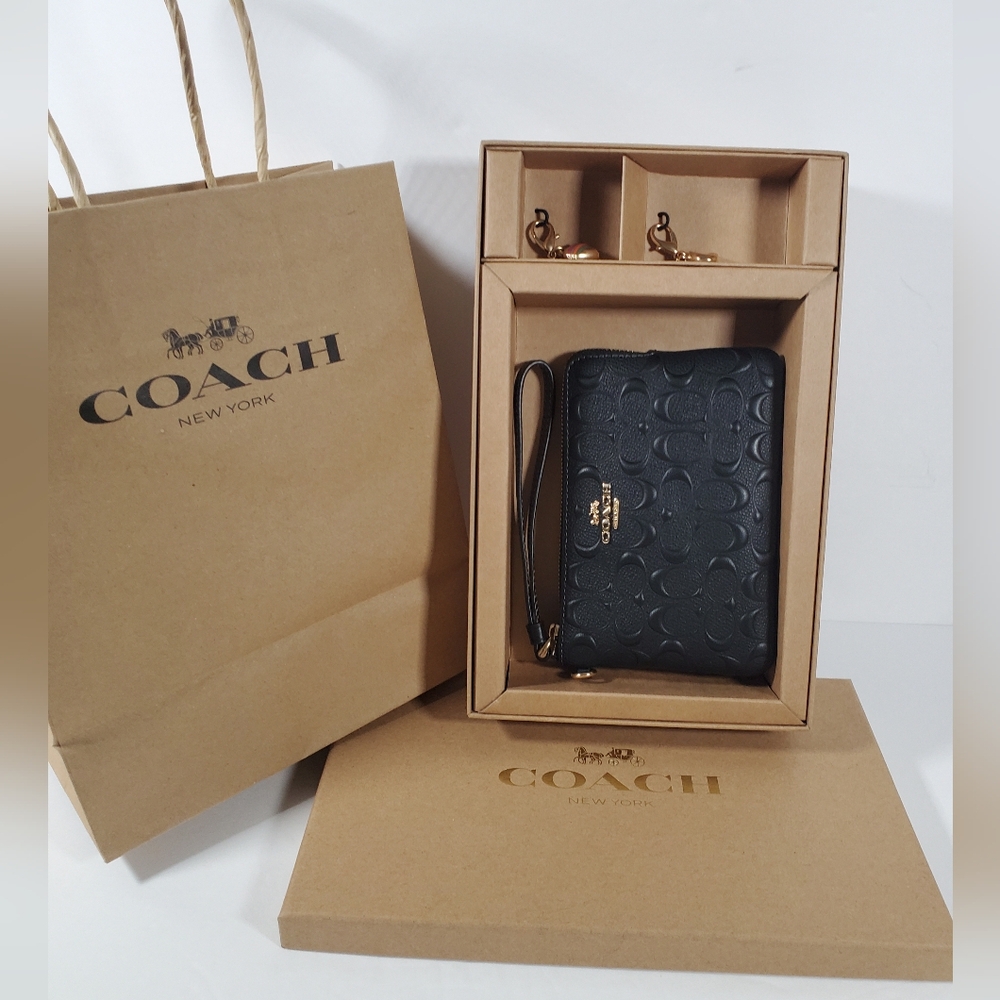 Coach Boxed Corner Zip Wristlet In Signature Leather NWT